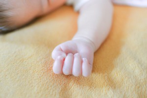 赤ちゃんムチムチの右手